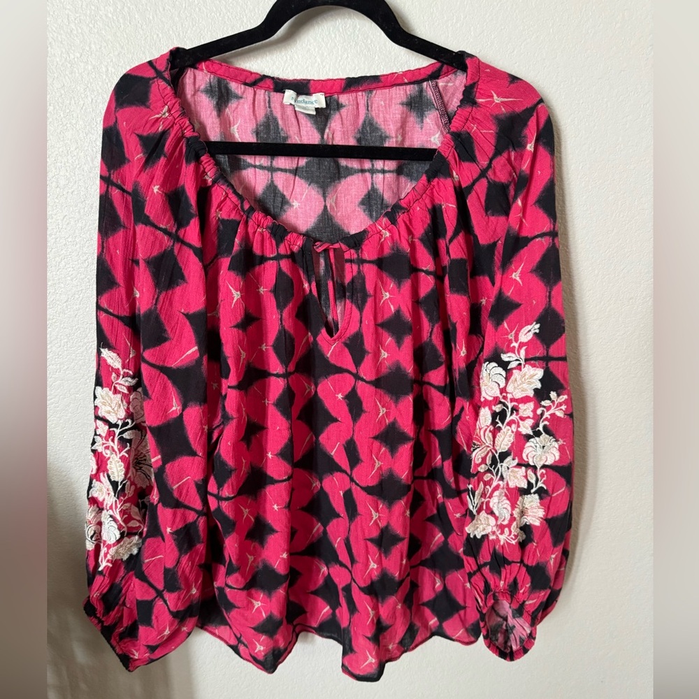 Sundance Size Medium Top with Embroidered sleeves